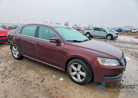 2013 Volkswagen Passat Se z USA, uszkodzony, nr VIN 1VWBP7A39DC008430